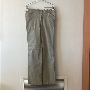 Dickie’s low-rise relaxed fit pants/Size 6 tall
